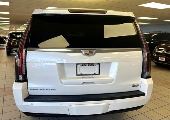 $40398 : Cadillac Escalade ESV 4WD 4dr image 4