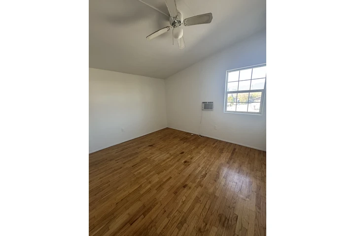 $1250 : 1 rec 1 bano Apt image 4