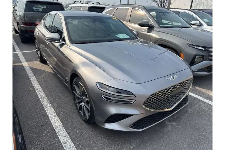 $27989 : Genesis G70 2023 2.0T 4dr Se image 2