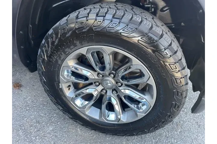 $31300 : Ram 1500 2020 4x4 Laramie 4d image 5