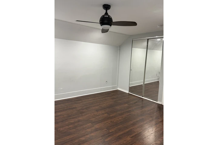 $900 : Recámara en renta image 1