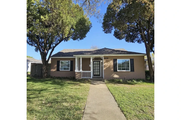 $800 : Beautiful hardwood floor home image 1