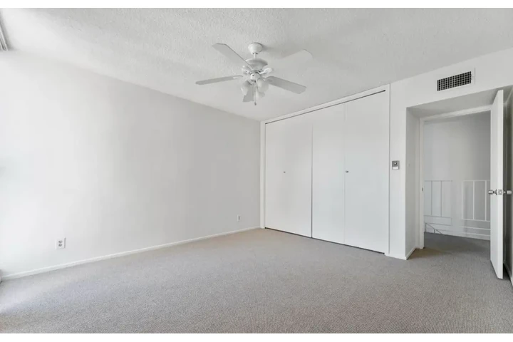 $1900 : 2 Bed Apartment in Central LA image 7