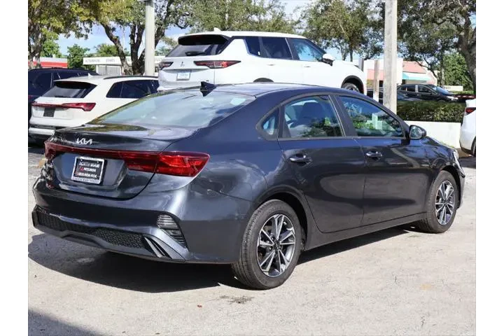 $15795 : Kia Forte 2024 LXS 4dr Sedan image 8