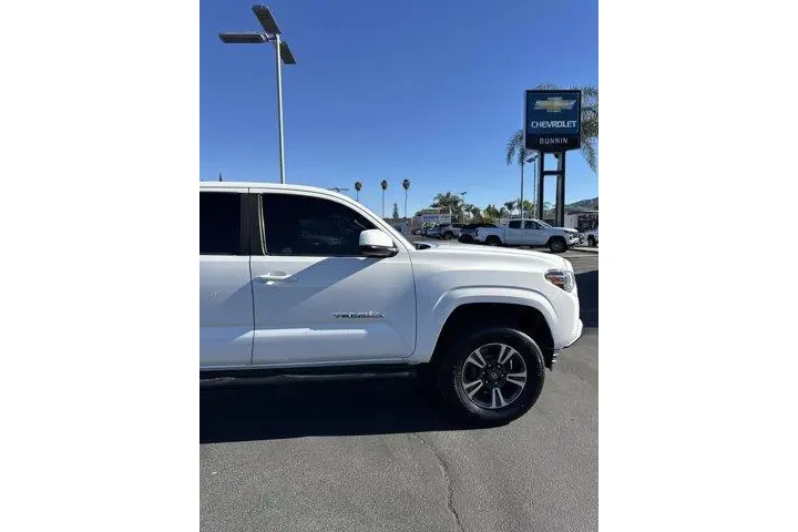 $29897 : Toyota Tacoma 2021 4x2 SR5 4 image 9