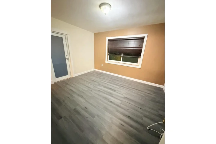 $1700 : 2 baños - Garaje para 1 automó image 4