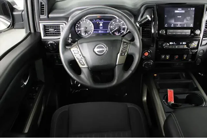 $39987 : Nissan Titan 2024 4x4 SV 4dr image 7