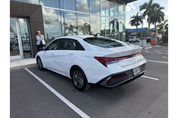 $19811 : Hyundai ELANTRA 2024 SEL 4dr image 6