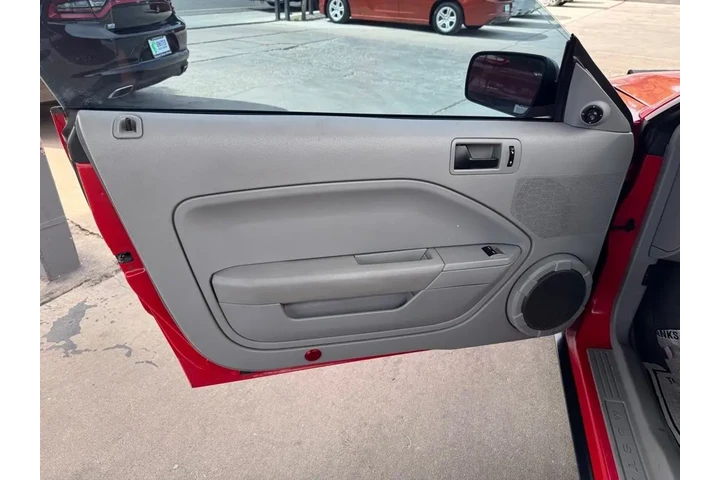 2005 Mustang V6 Deluxe Coupe image 10