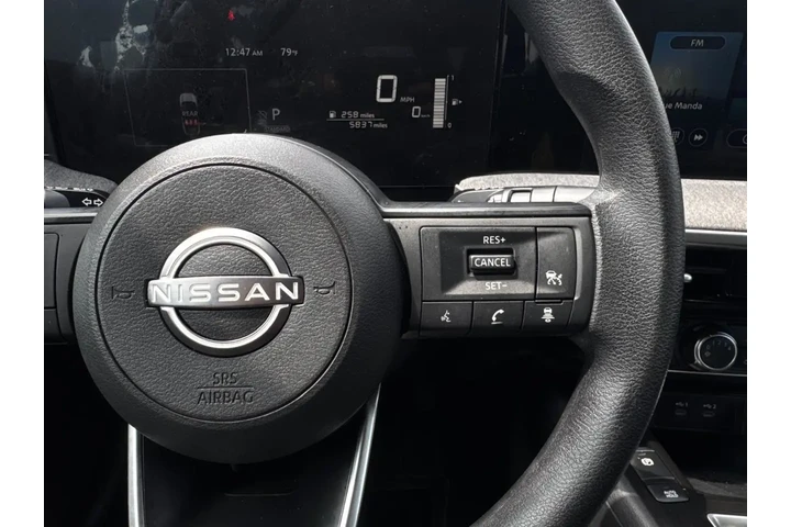 2025 Kicks SV image 10