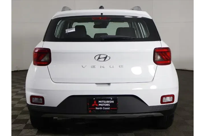 $17223 : Hyundai VENUE 2024 SEL 4dr C image 10