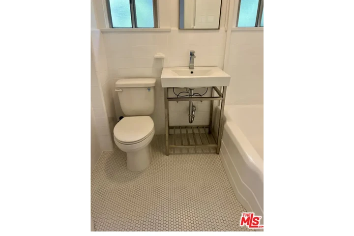 $1500 : AVAILABLE FOR RENT image 5