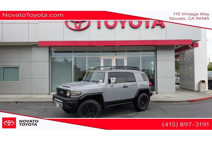 $32795 : 2014 FJ Cruiser 4WD 4dr Auto image 1