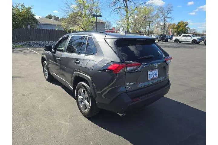 $36995 : Toyota RAV4 2025 AWD XLE 4dr image 5