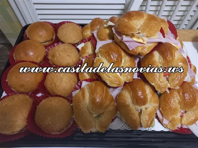 Bocadillos y canapés image 8