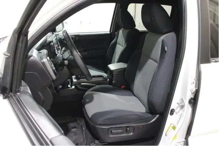 $36983 : Toyota Tacoma 2021 4x4 TRD O image 5