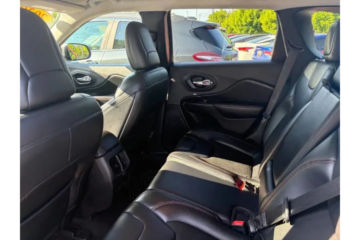 $15950 : 2020 Cherokee Trailhawk image 8