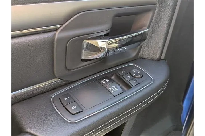 $32722 : Ram 1500 2017 4x2 Sport 2dr image 10