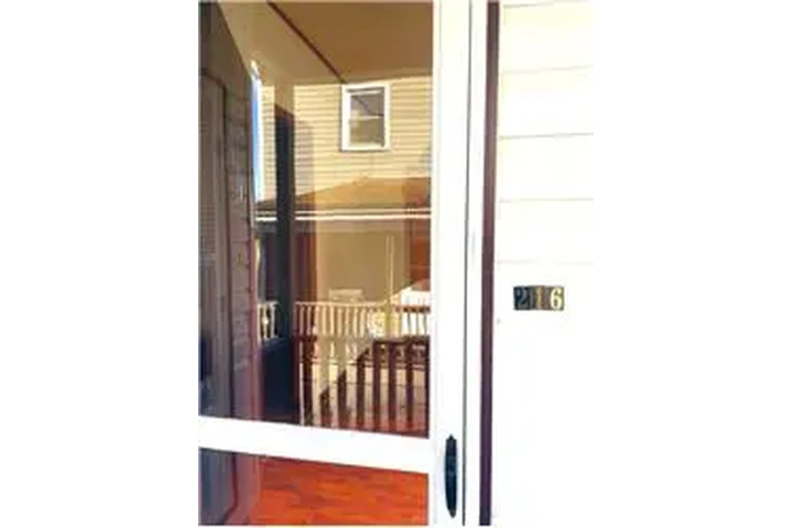 $600 : Rental property with 1 bedro image 2