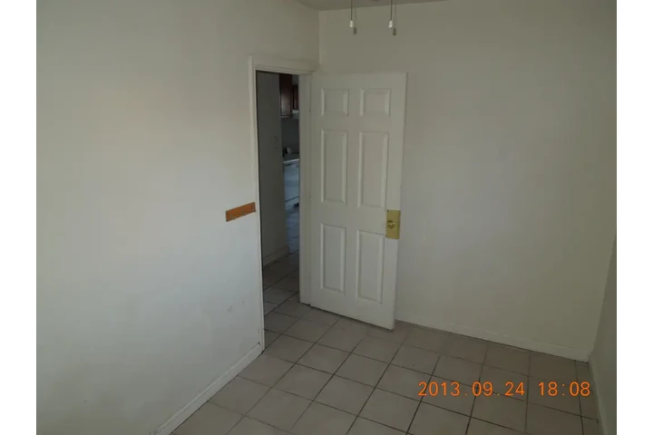$590 : RECAMARA EN COMPTON $ 590 image 2