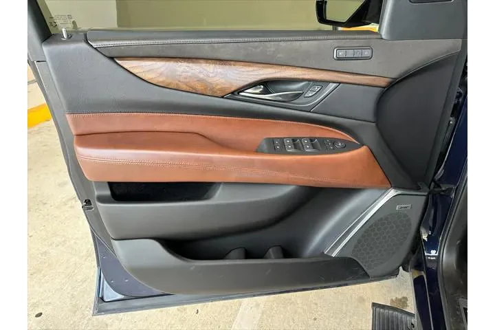 $27757 : Cadillac Escalade ESV 2018 P image 6