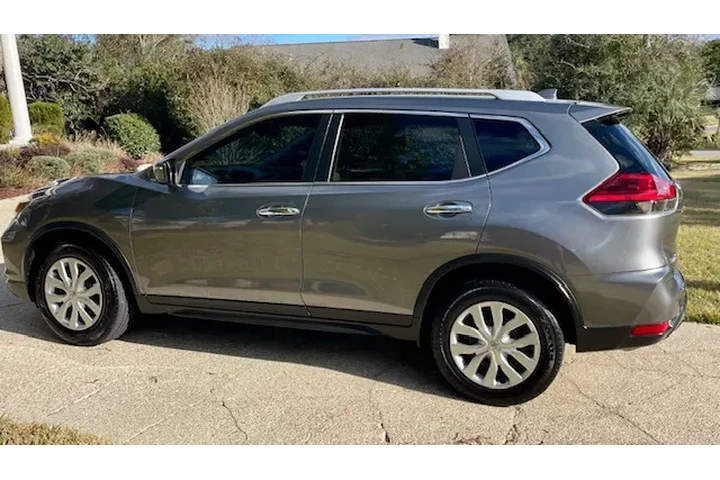 $6800 : 2017 Nissan rogue S image 2