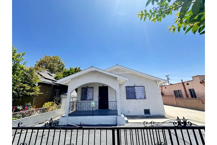 $1600 : Huntington Park - 3 Bed / 1.5 image 1