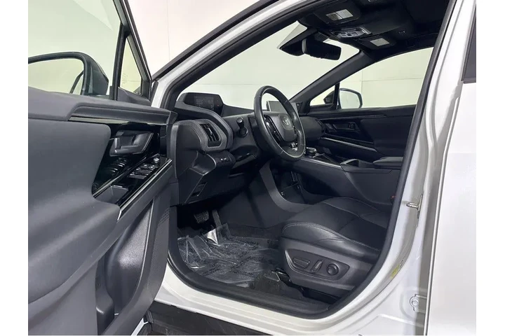 $25000 : Gold Certified2023 bZ4X Limit image 2