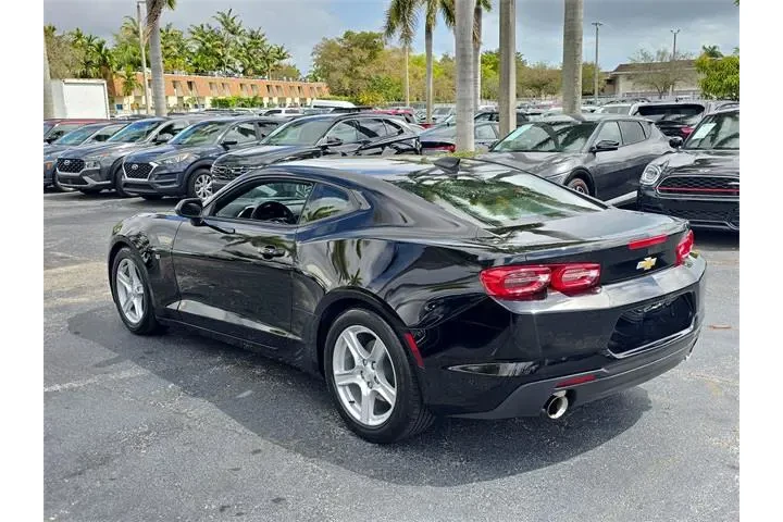 $21990 : Chevrolet Camaro 2023 LT 2dr image 4