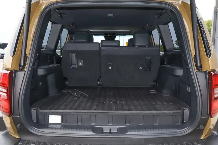 $79988 : 2024 Land Cruiser image 10