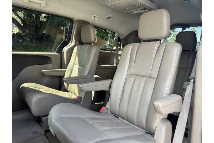$6999 : 2013 Town and Country Touring image 9