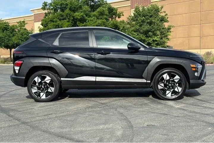 $17435 : Hyundai KONA 2024 AWD SEL 4d image 10