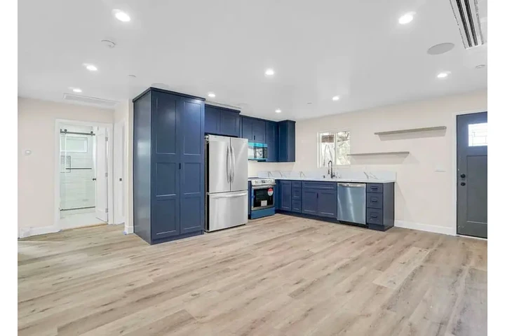 $2500 : 3Bedroom 2 Bathroom Home in LA image 3