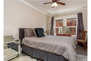 Rent includes water and sewer. en Los Angeles