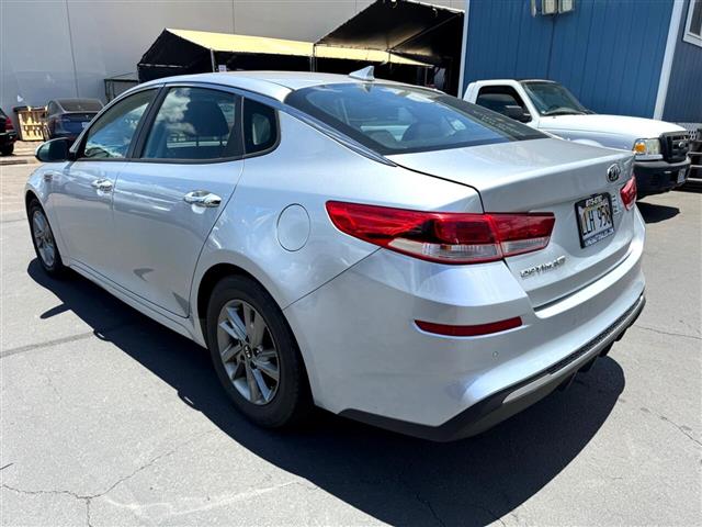 2019 Optima image 6