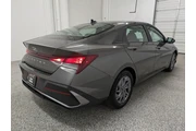 $21897 : Hyundai ELANTRA 2024 SEL 4dr thumbnail