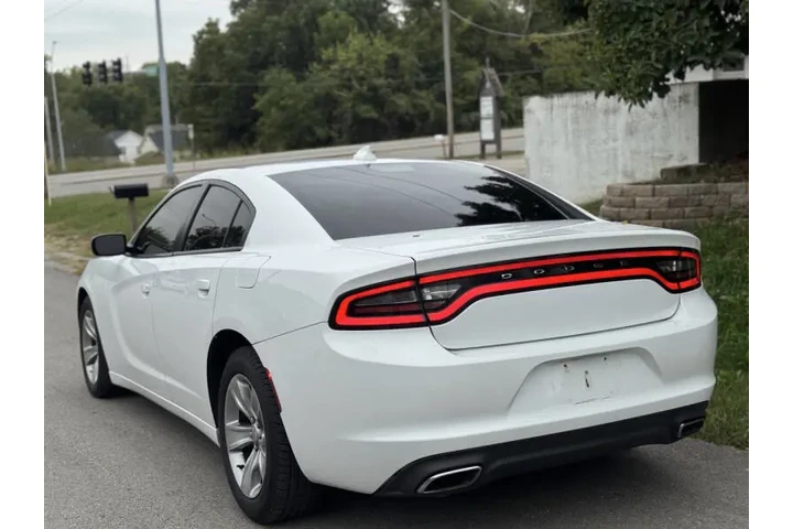 $8999 : 2017 Charger SXT image 5