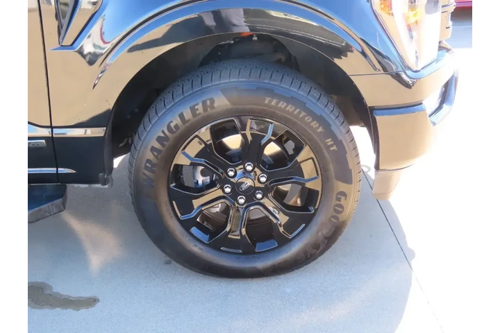 $37999 : Ford F-150 2023 4x4 XLT 4dr image 9