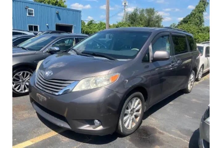 $14500 : 2013 Sienna image 3