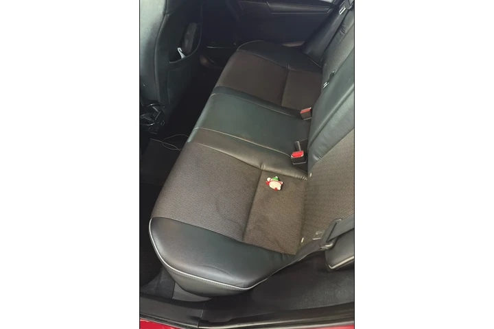$3300 : Toyota Corolla 2014 image 3