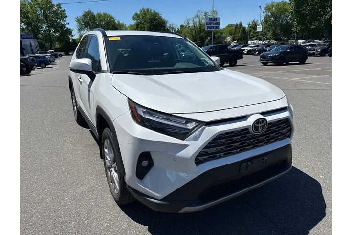 $38995 : Toyota RAV4 2024 AWD Limited image 4