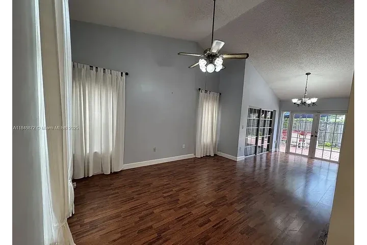 $2150 : HOUSE FOR RENT IN MAIMI FL image 6