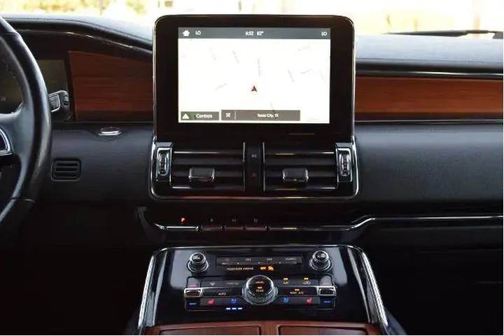 $28925 : Lincoln Navigator L 2019 4x4 image 10
