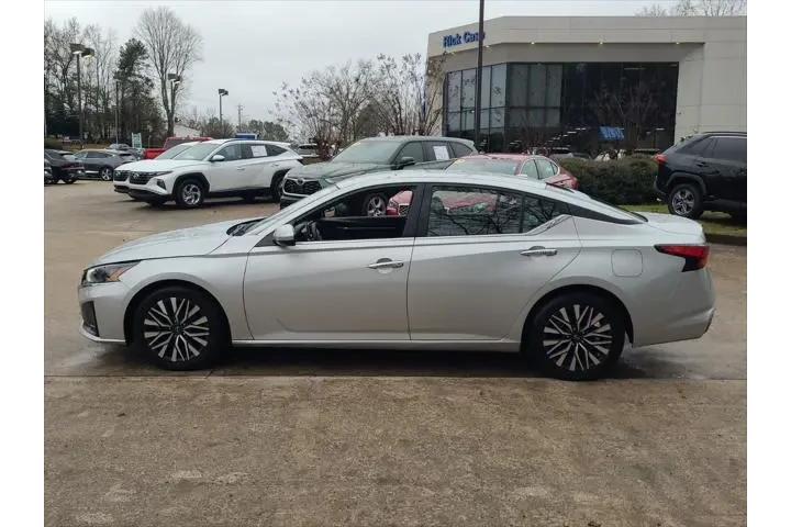 $19997 : Nissan Altima 2023 2.5 SV 4d image 3