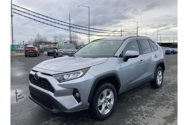 $28999 : 2020 RAV4 XLE image 2
