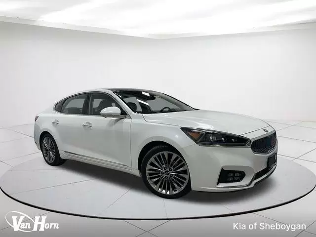 $16722 : Pre-Owned 2017 Cadenza Limited image 1