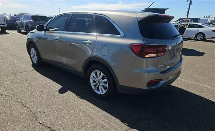 $17940 : Pre-Owned 2019 Sorento LX image 9