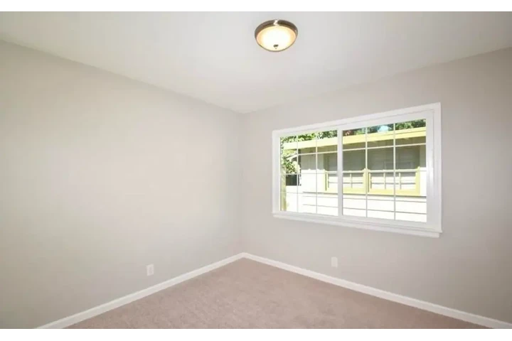 $2500 : 3Beds 2Baths N Kenmore Ave, LA image 4