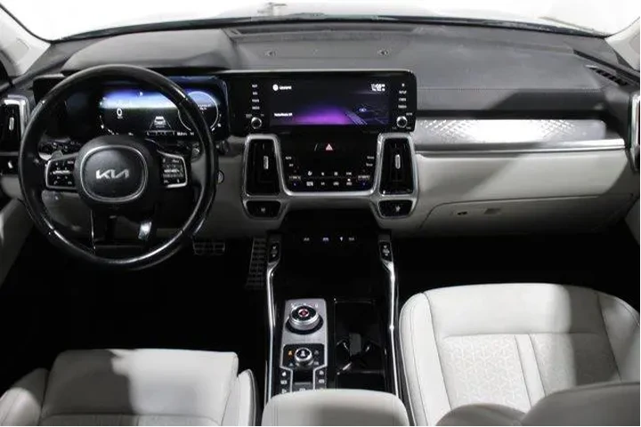 $27892 : Kia Sorento Plug-In Hybrid 2 image 2
