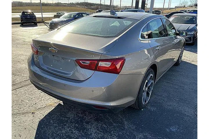 $19888 : Chevrolet Malibu 2024 LT 4dr image 3